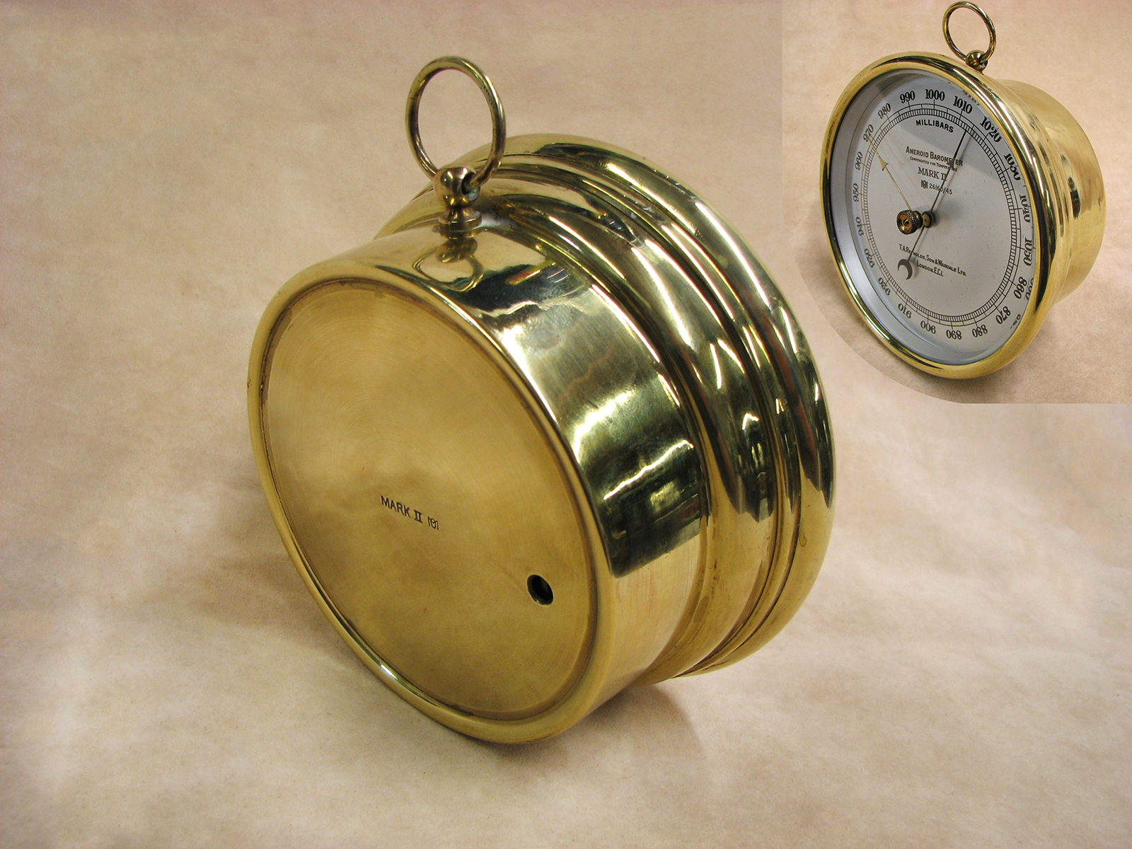 WW2 period Mark II Meteorological Office aneroid barometer 
by T.A REYNOLDS
